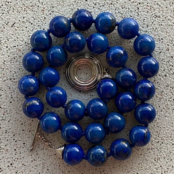 Lapis lazuli 18” knotted 12mm bead necklace with sterling toggle clasp - Picture 4 of 11
